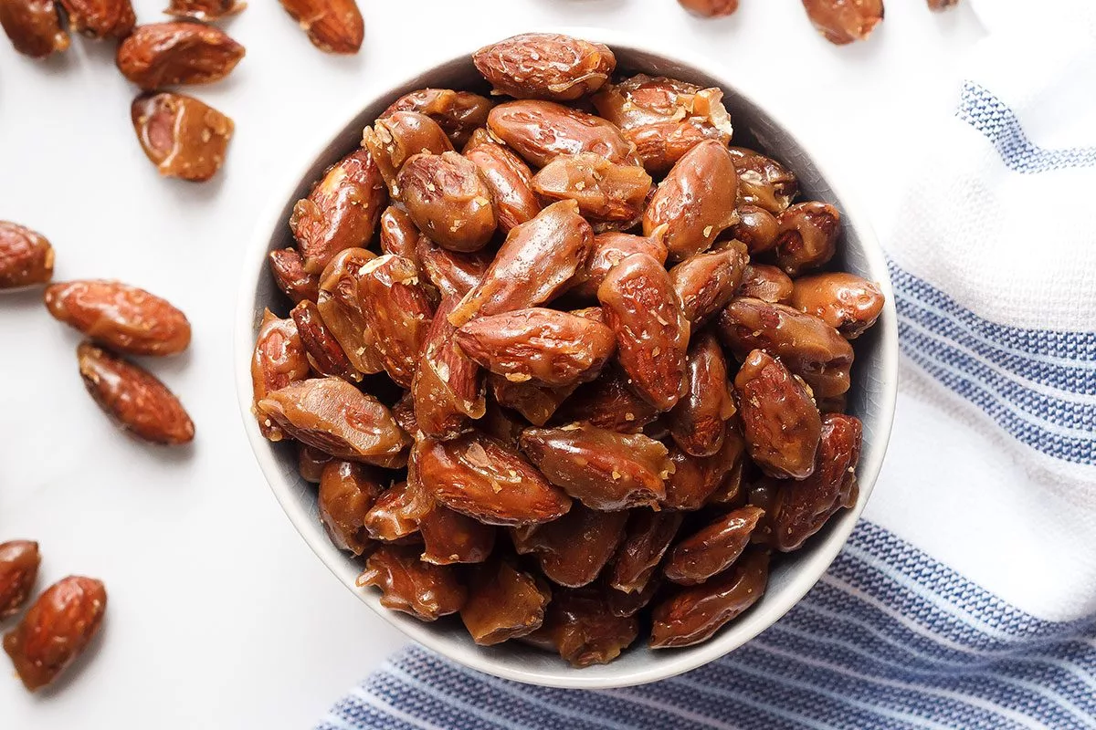 You are currently viewing Almonds with Honey – A Sweet and Nutty Delight for Your Skin